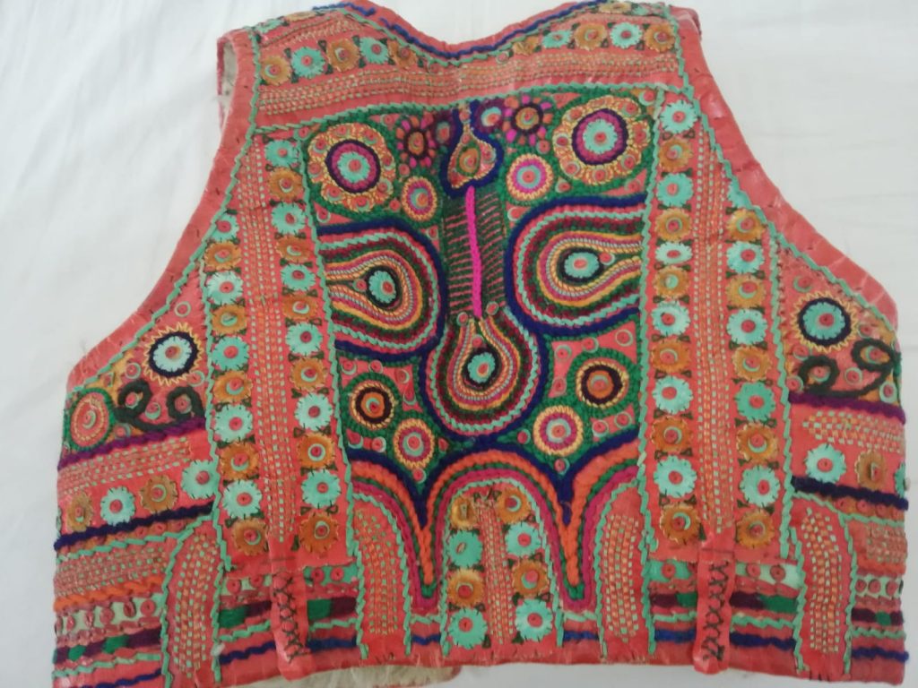Dupion Silk Kutchi Embroidered Waist Length Jacket/Koti/Shrug (Bharcha –  Banjara India